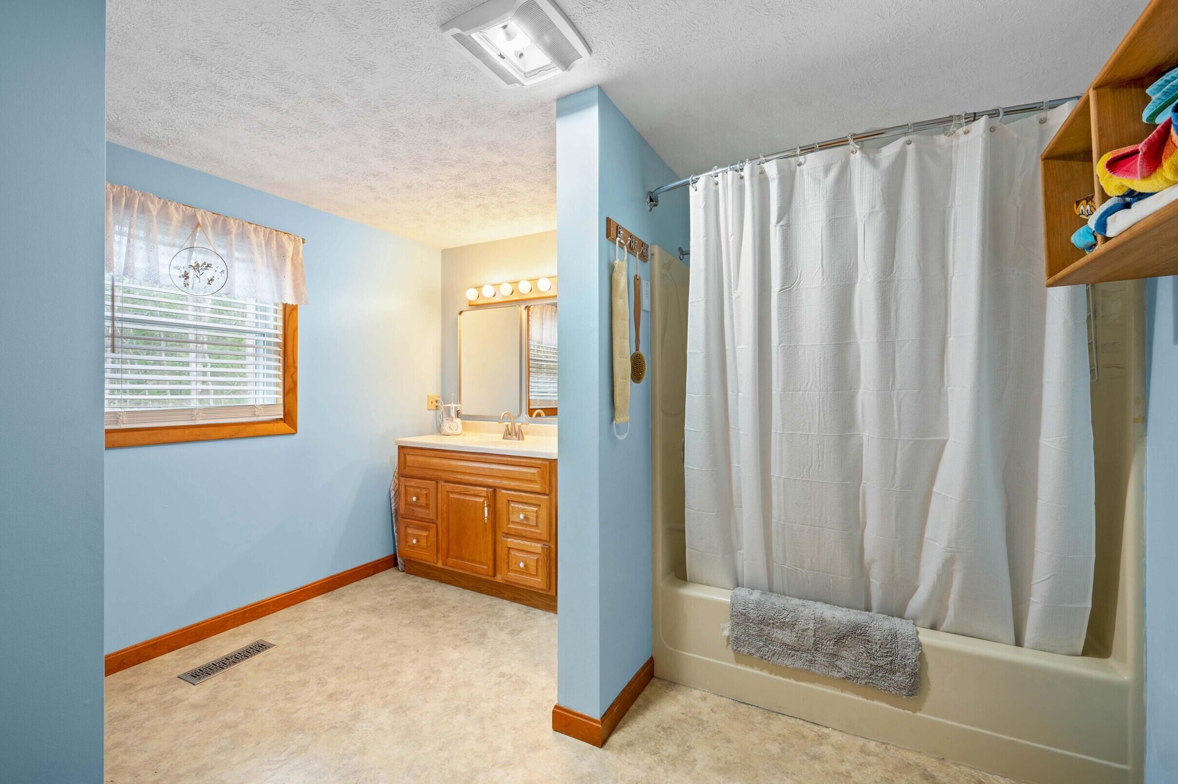 31 Axelrod Road Monmouth ME 04259