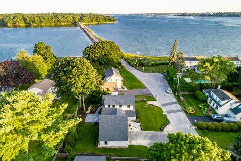32 Andrews Avenue Falmouth ME 04105