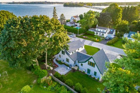 32 Andrews Avenue Falmouth ME 04105