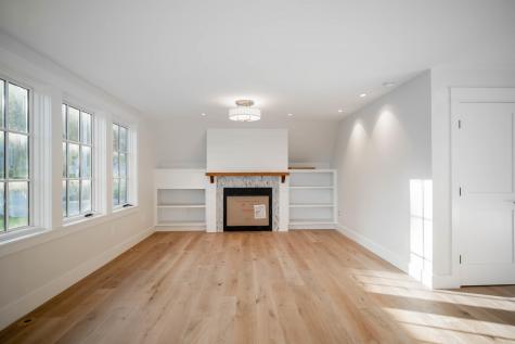 32 Andrews Avenue Falmouth ME 04105