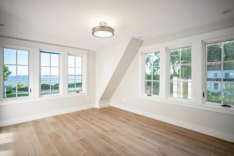 32 Andrews Avenue Falmouth ME 04105