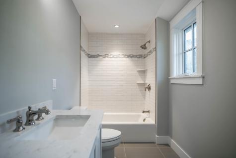 32 Andrews Avenue Falmouth ME 04105