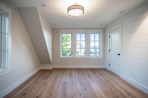 32 Andrews Avenue Falmouth ME 04105