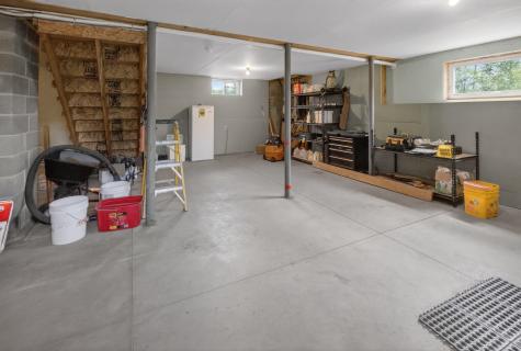 137 Eddie Kahkonen Road Norway ME 04268