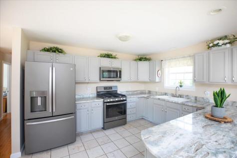 31 Jay's Way Hampden ME 04444