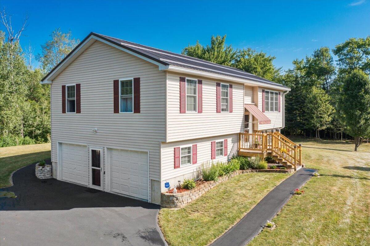 31 Jay's Way Hampden ME 04444