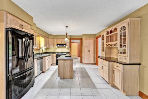 286 Pond Road Wayne ME 04284