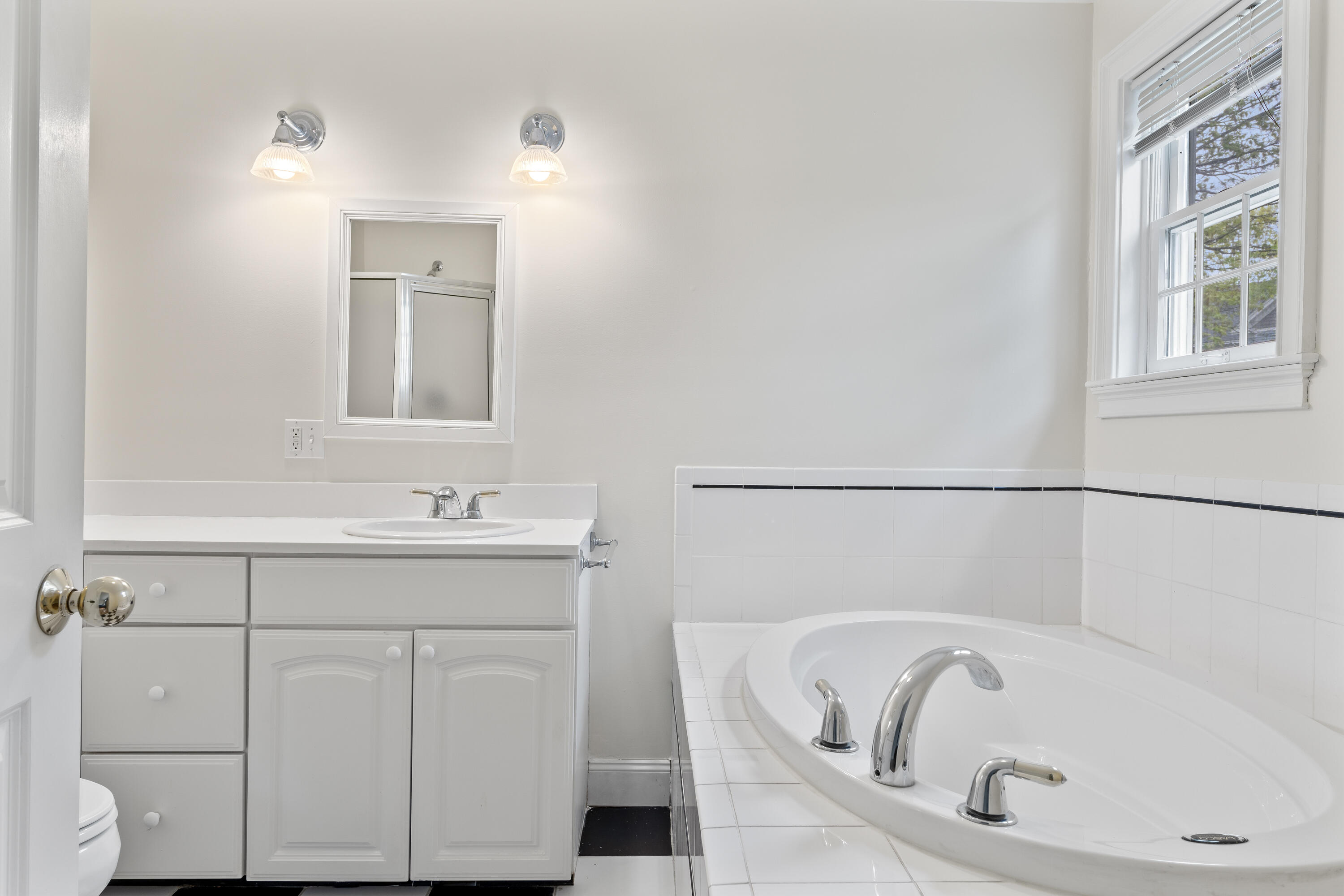 10 Thistleberry Lane York ME 03909