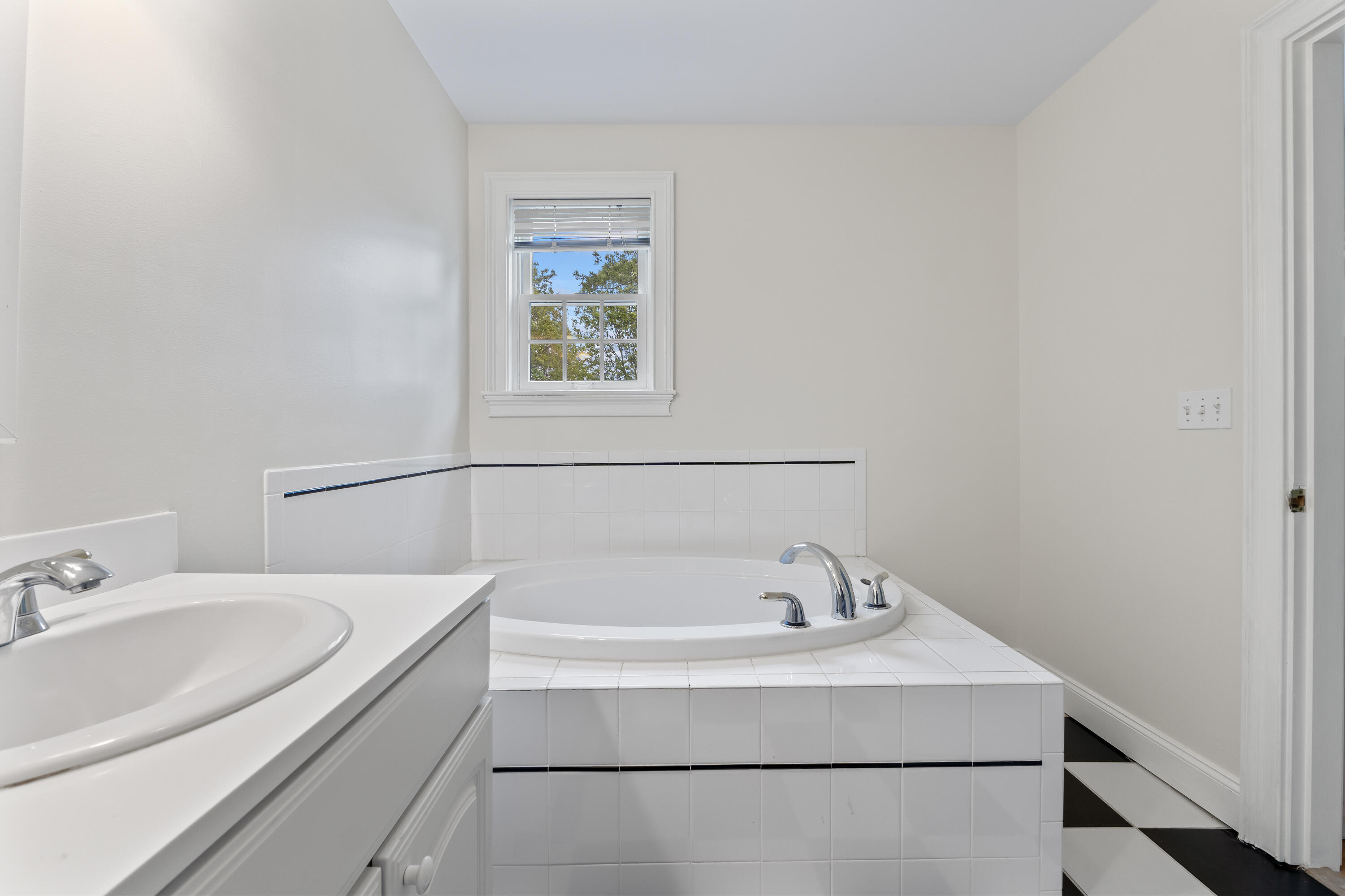 10 Thistleberry Lane York ME 03909