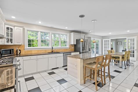 10 Thistleberry Lane York ME 03909