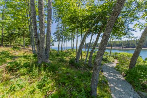 5 Penobscot Lane Owls Head ME 04854