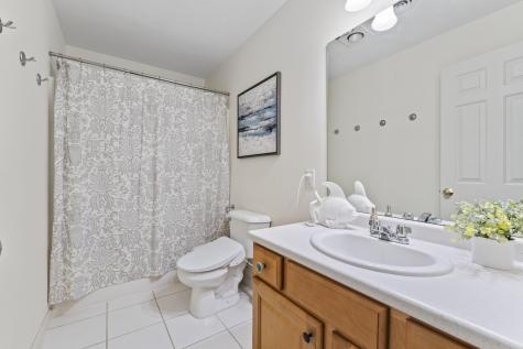 20 Sparrow Lane York ME 03909