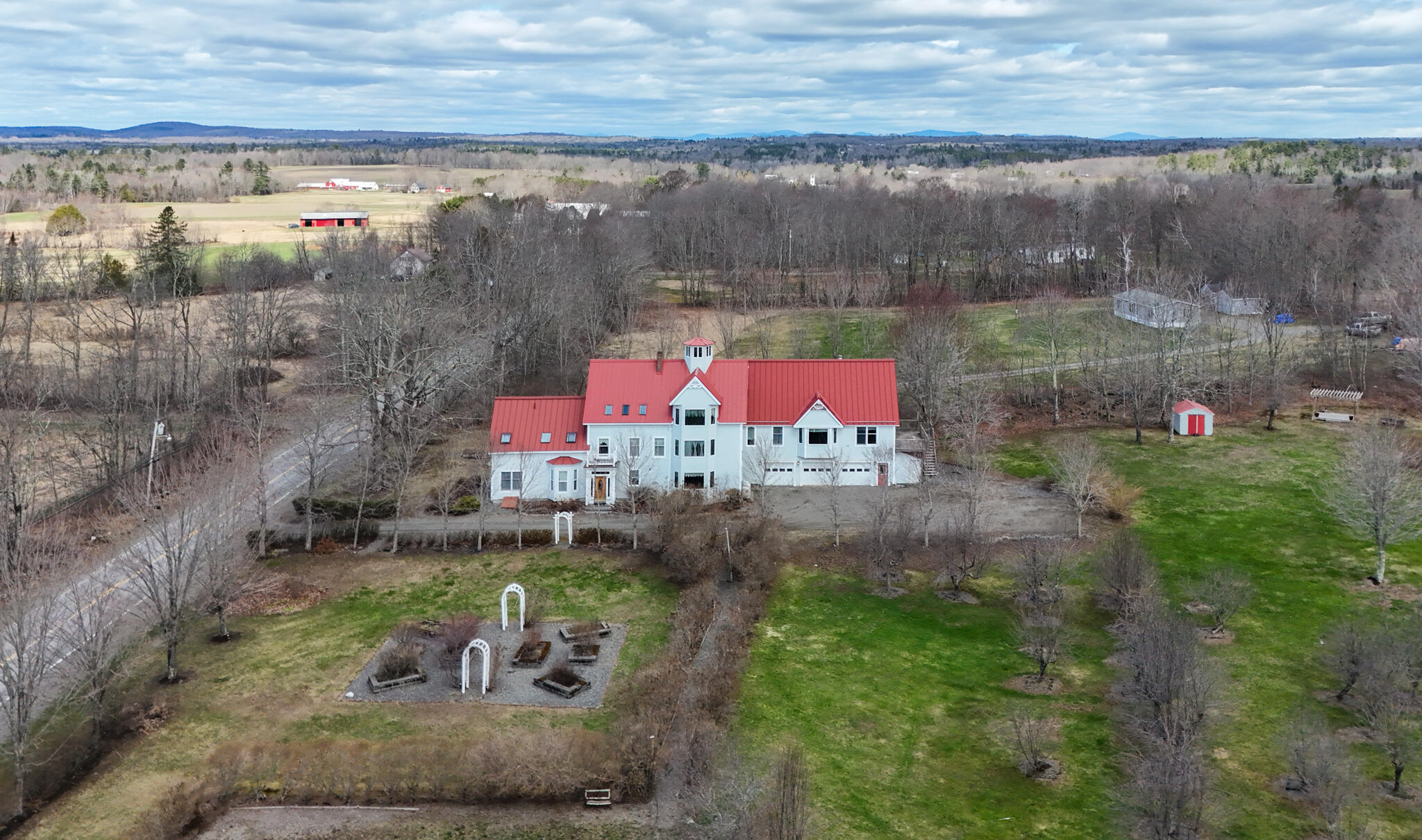 329 Main Road Bradford ME 04410