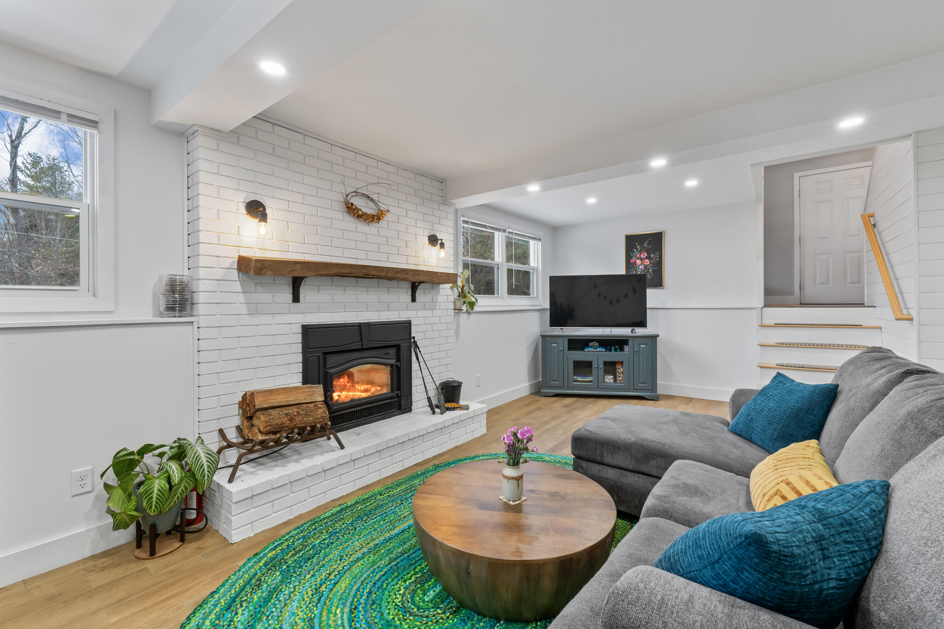 6 Apple Lane Standish ME 04084