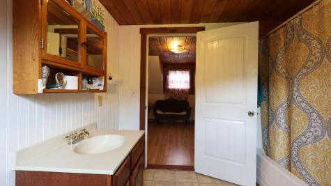 1146 Post Road Bowdoinham ME 04008