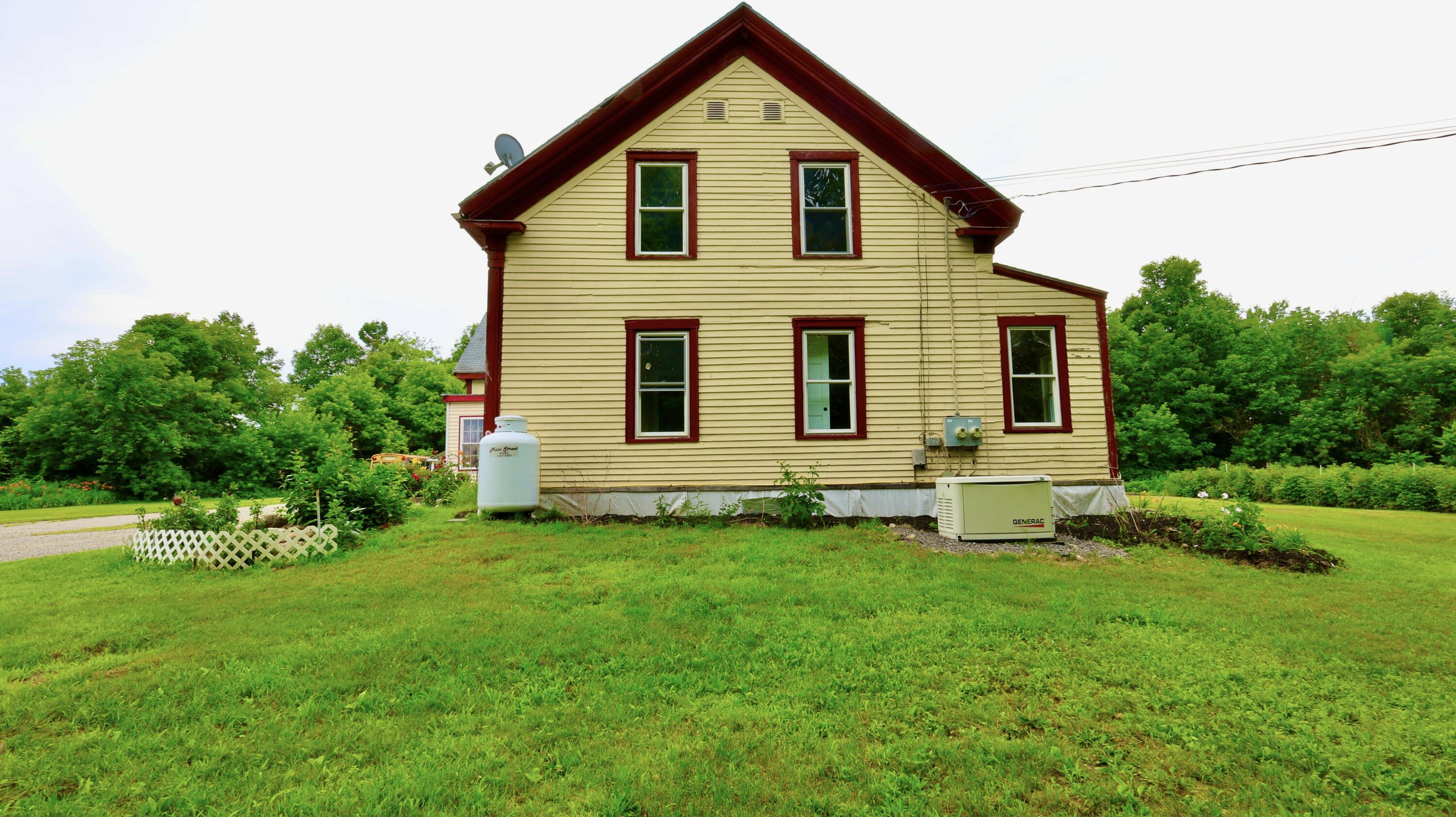 1146 Post Road Bowdoinham ME 04008