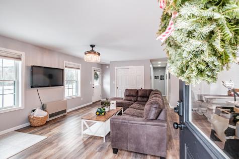 13 Silver Way Oxford ME 04270