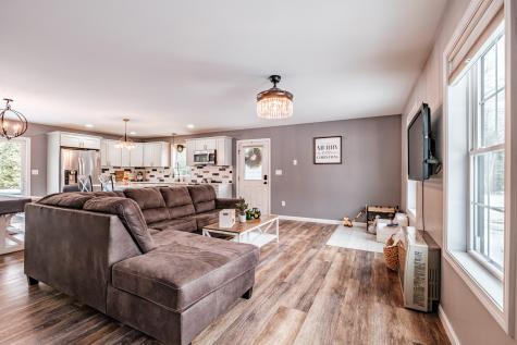 13 Silver Way Oxford ME 04270