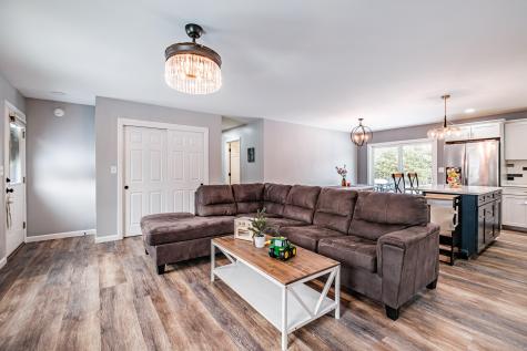 13 Silver Way Oxford ME 04270