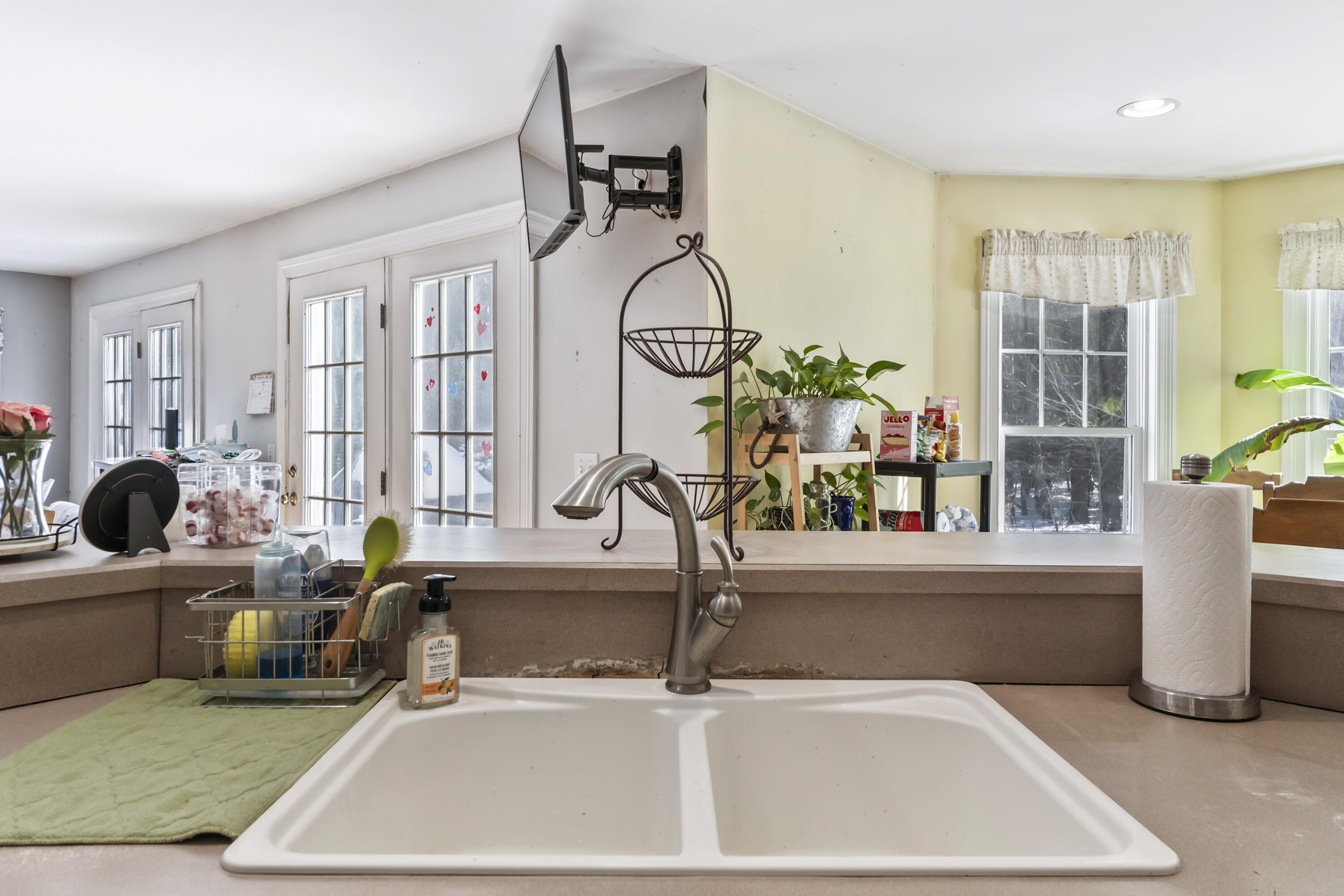 8 Days Landing Biddeford ME 04005