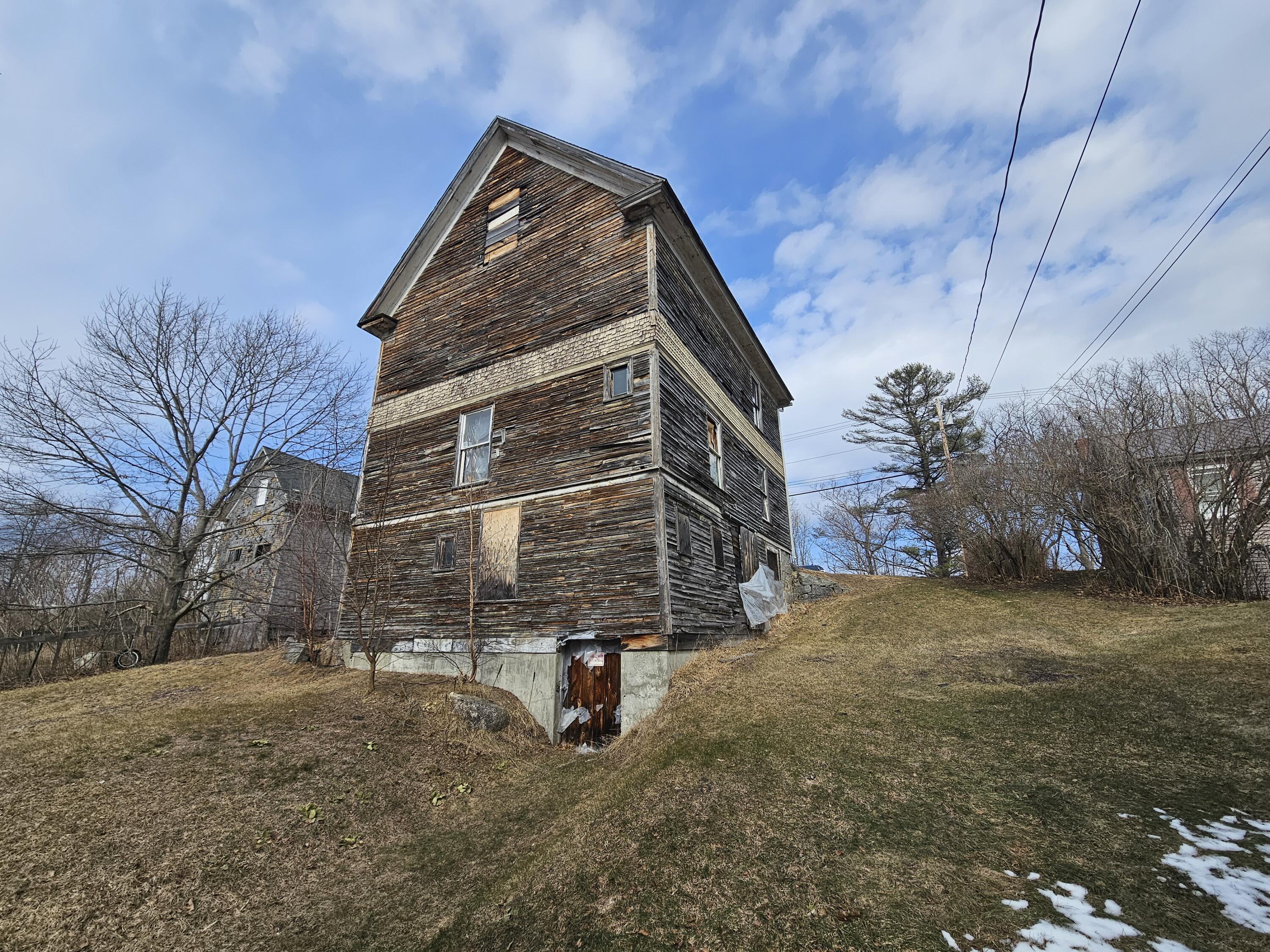 79 Pittsfield Avenue Hartland ME 04943