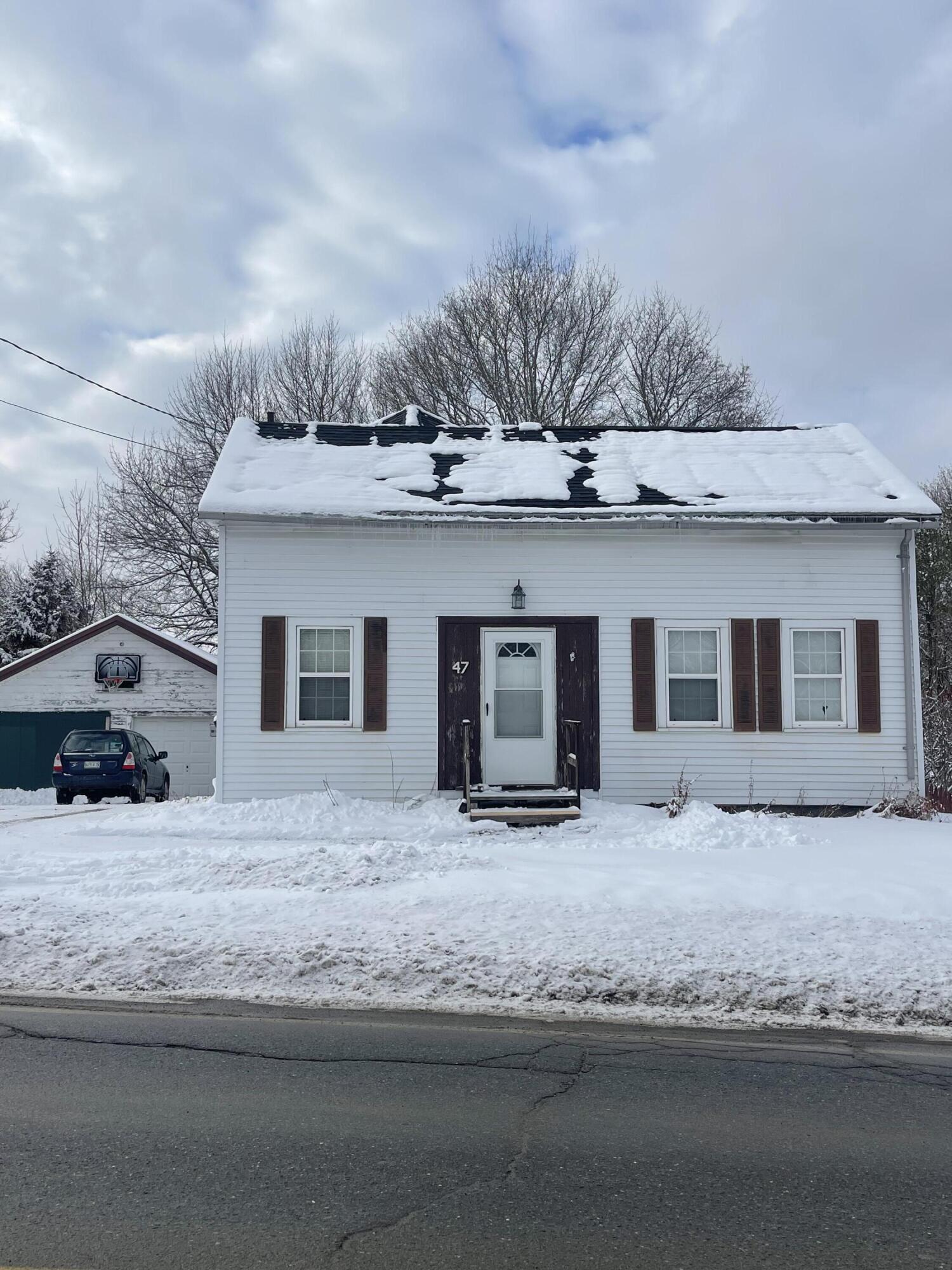 47 Enfield Road Lincoln ME 04457