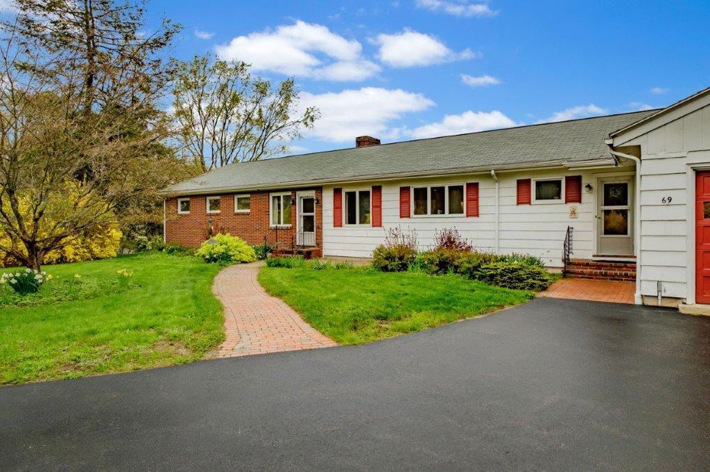 69 Falmouth Road Falmouth ME 04105