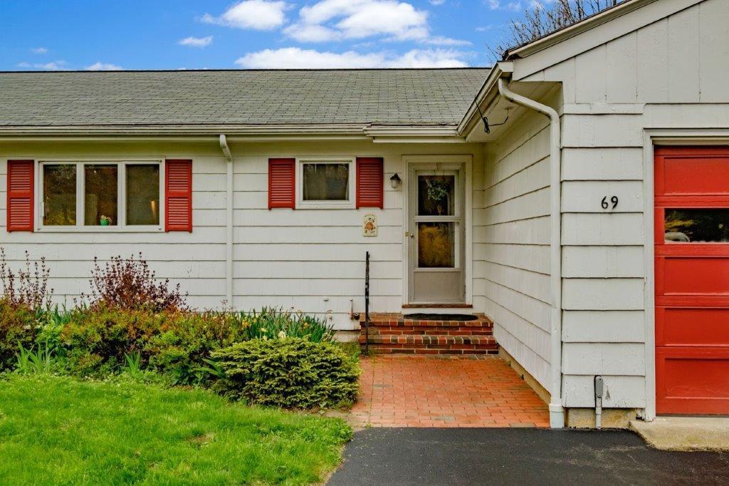 69 Falmouth Road Falmouth ME 04105