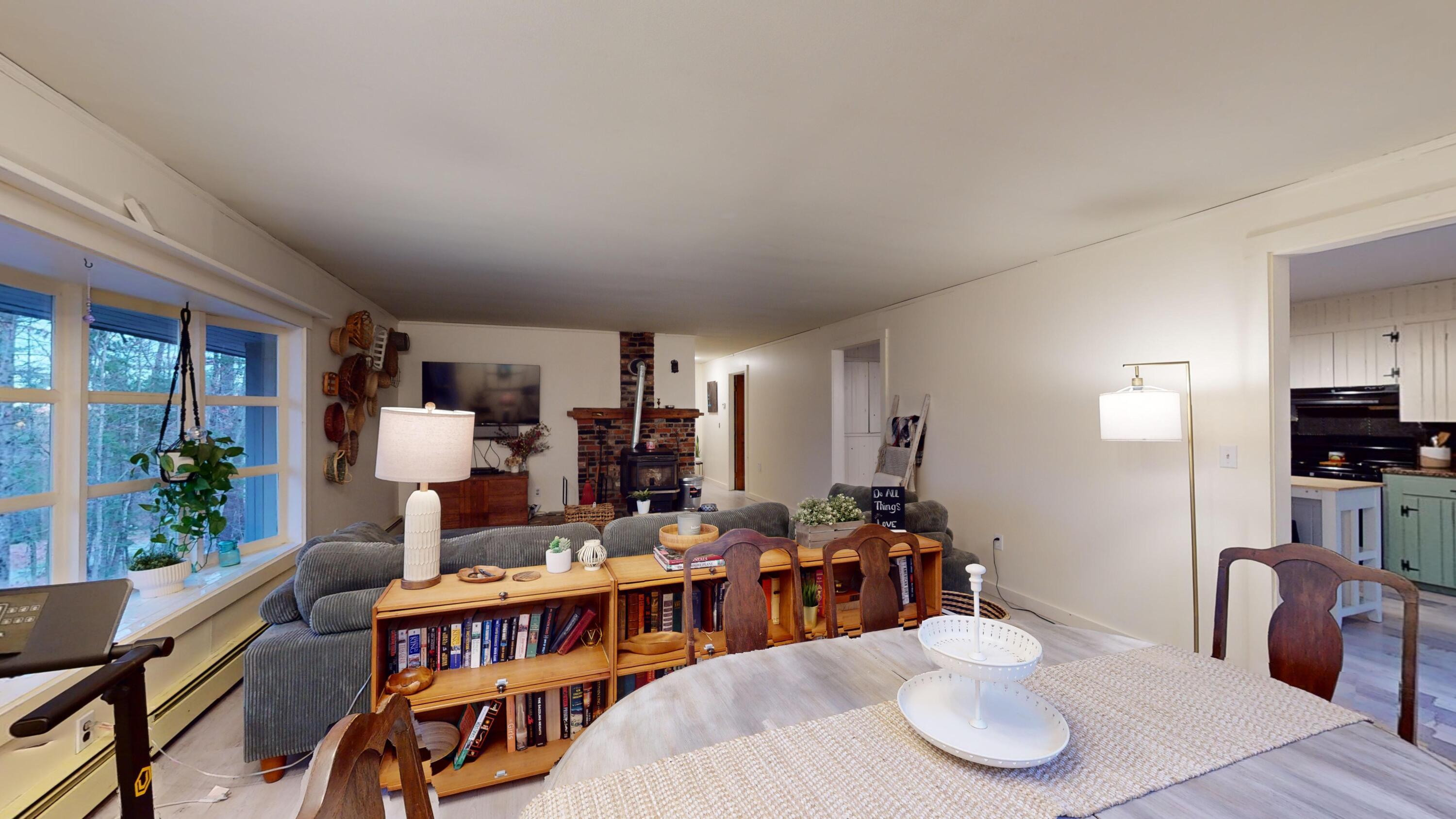 39 S Road Lee ME 04455