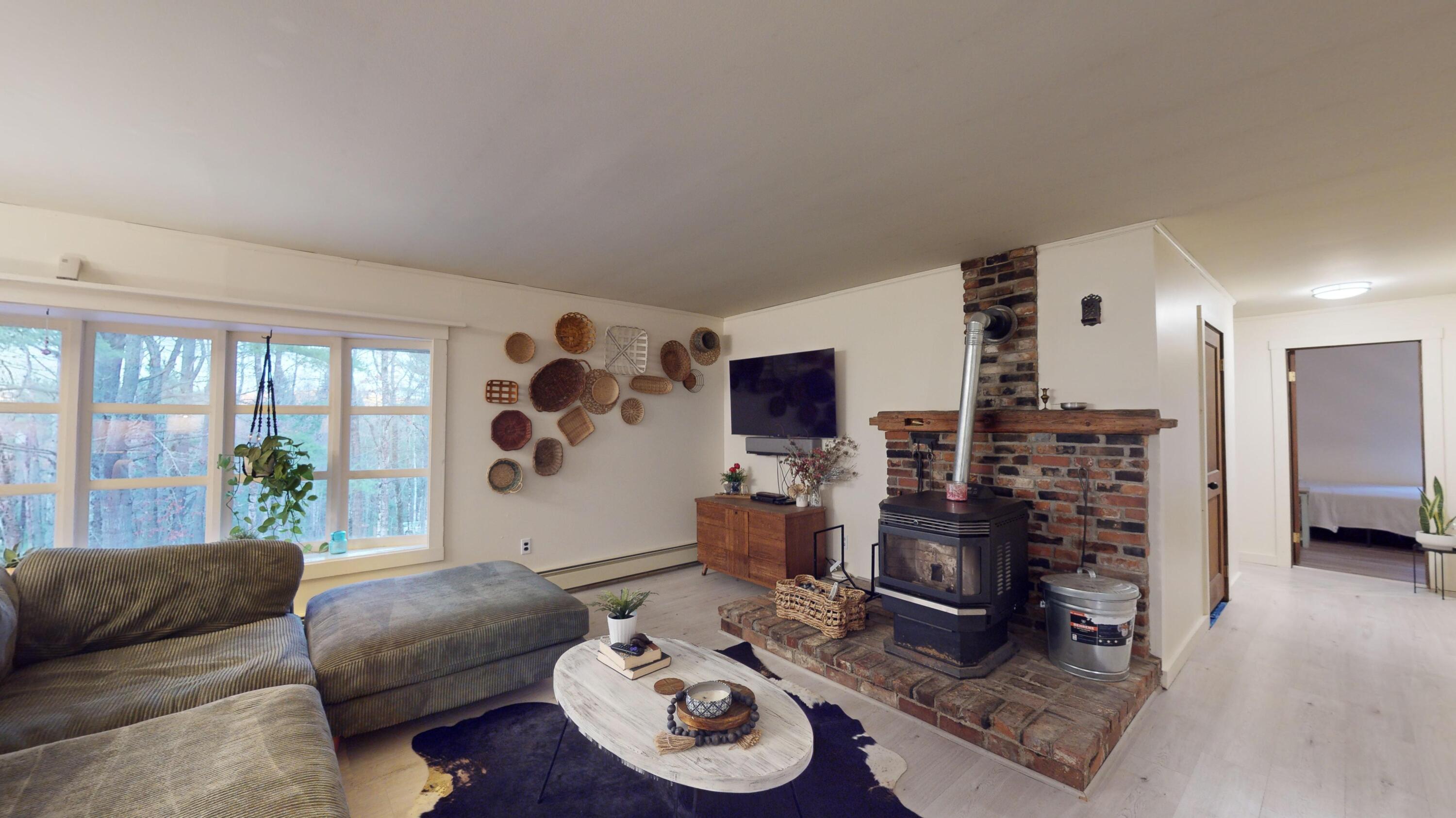39 S Road Lee ME 04455