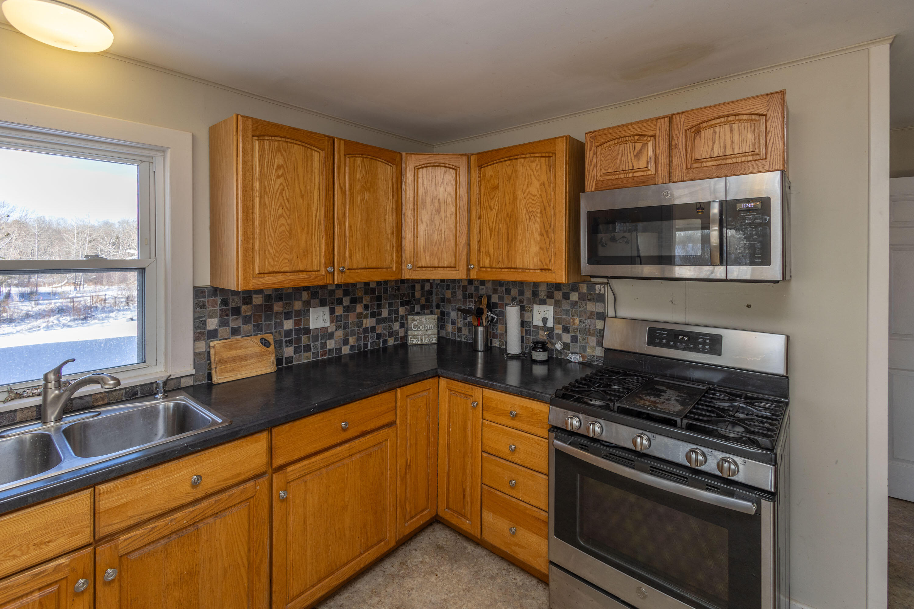 27 Lawrence Avenue Thomaston ME 04861