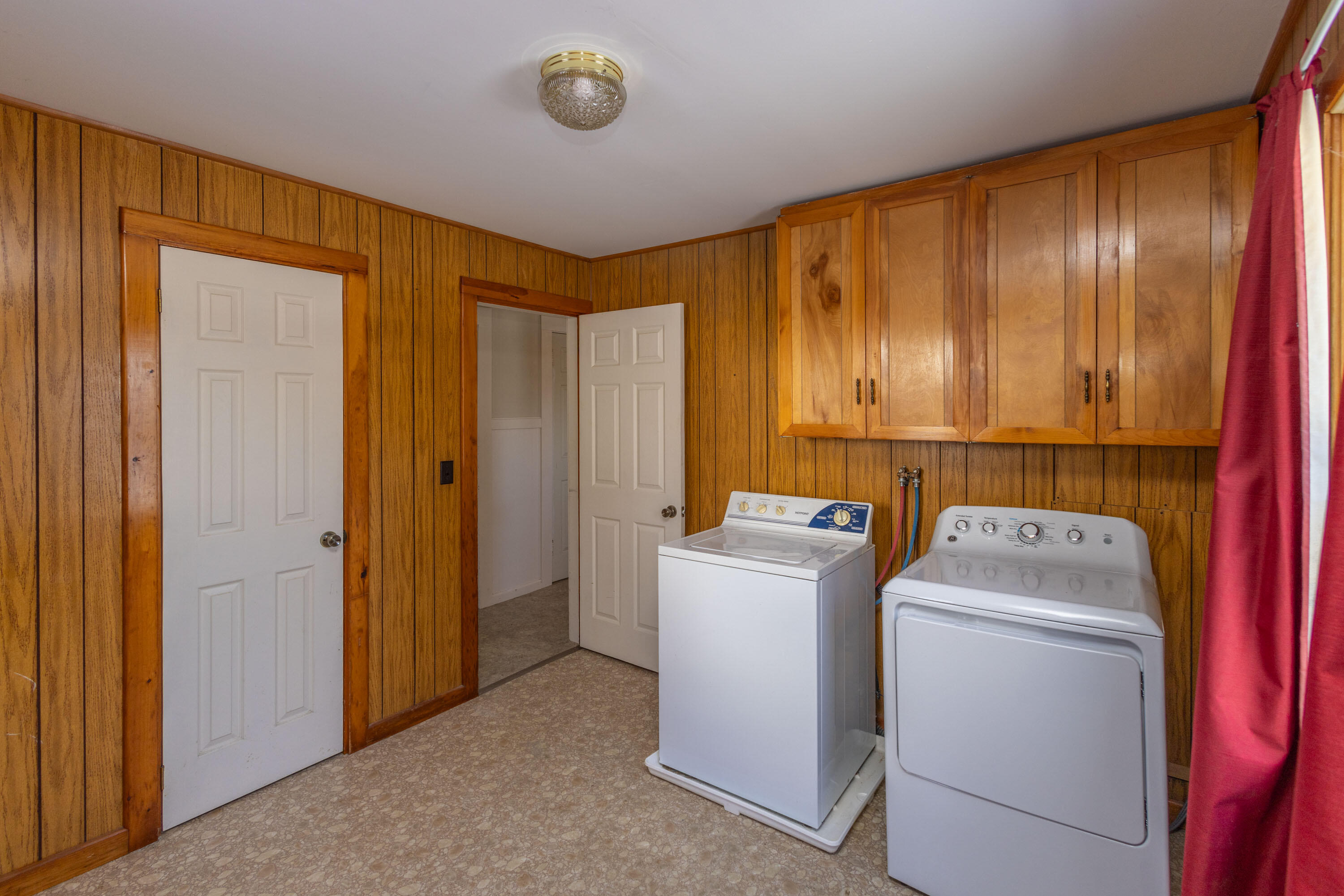 27 Lawrence Avenue Thomaston ME 04861