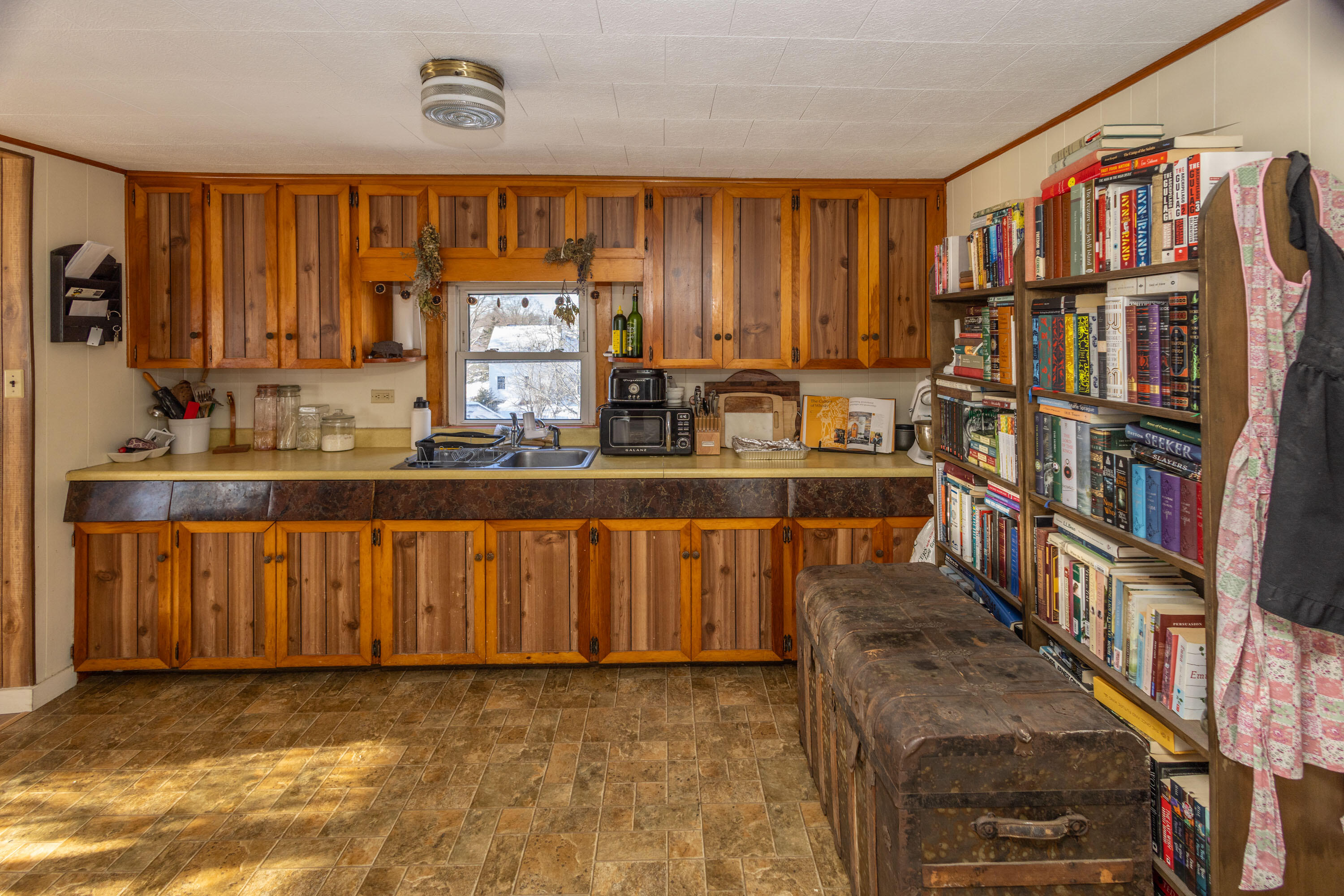 27 Lawrence Avenue Thomaston ME 04861