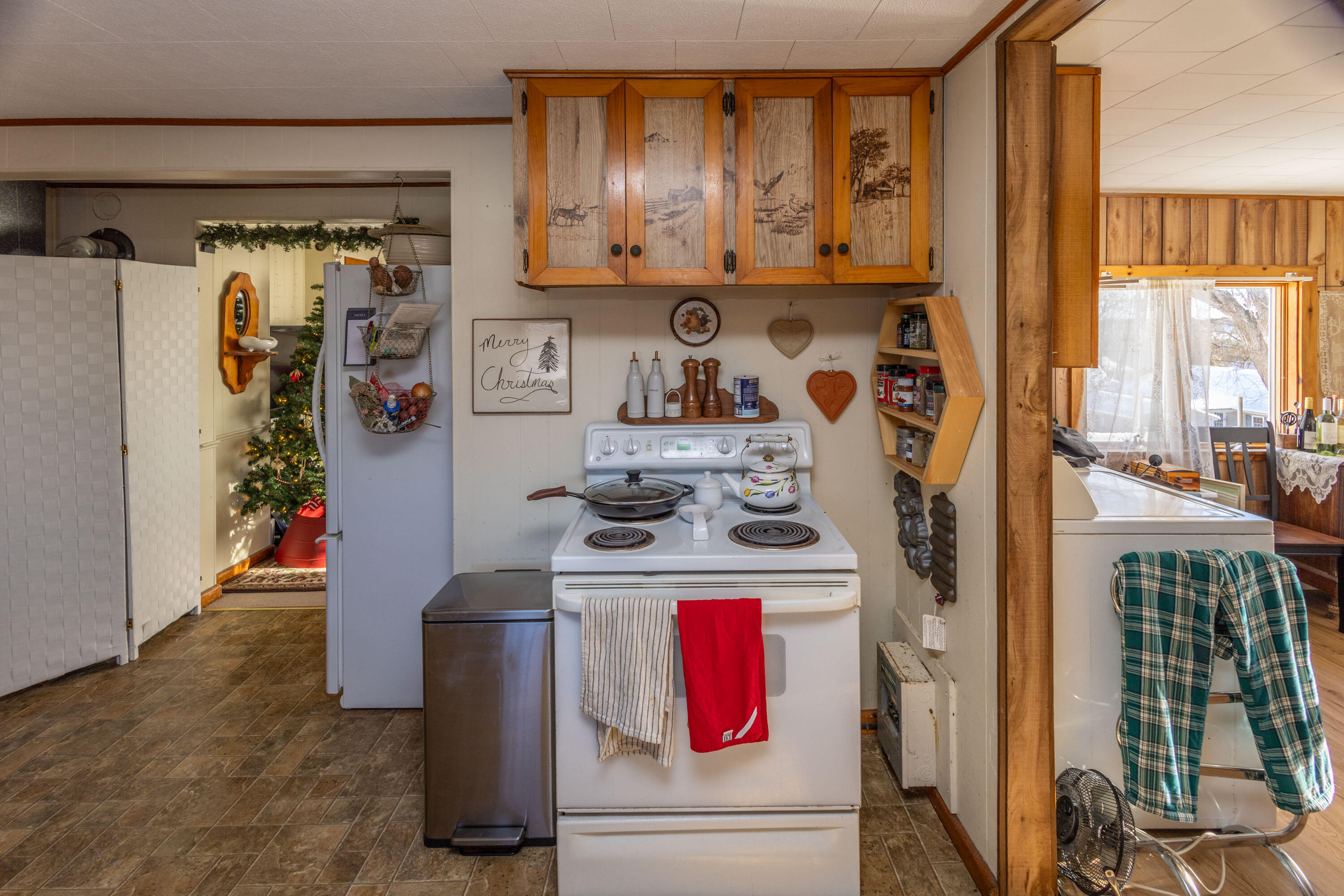 27 Lawrence Avenue Thomaston ME 04861