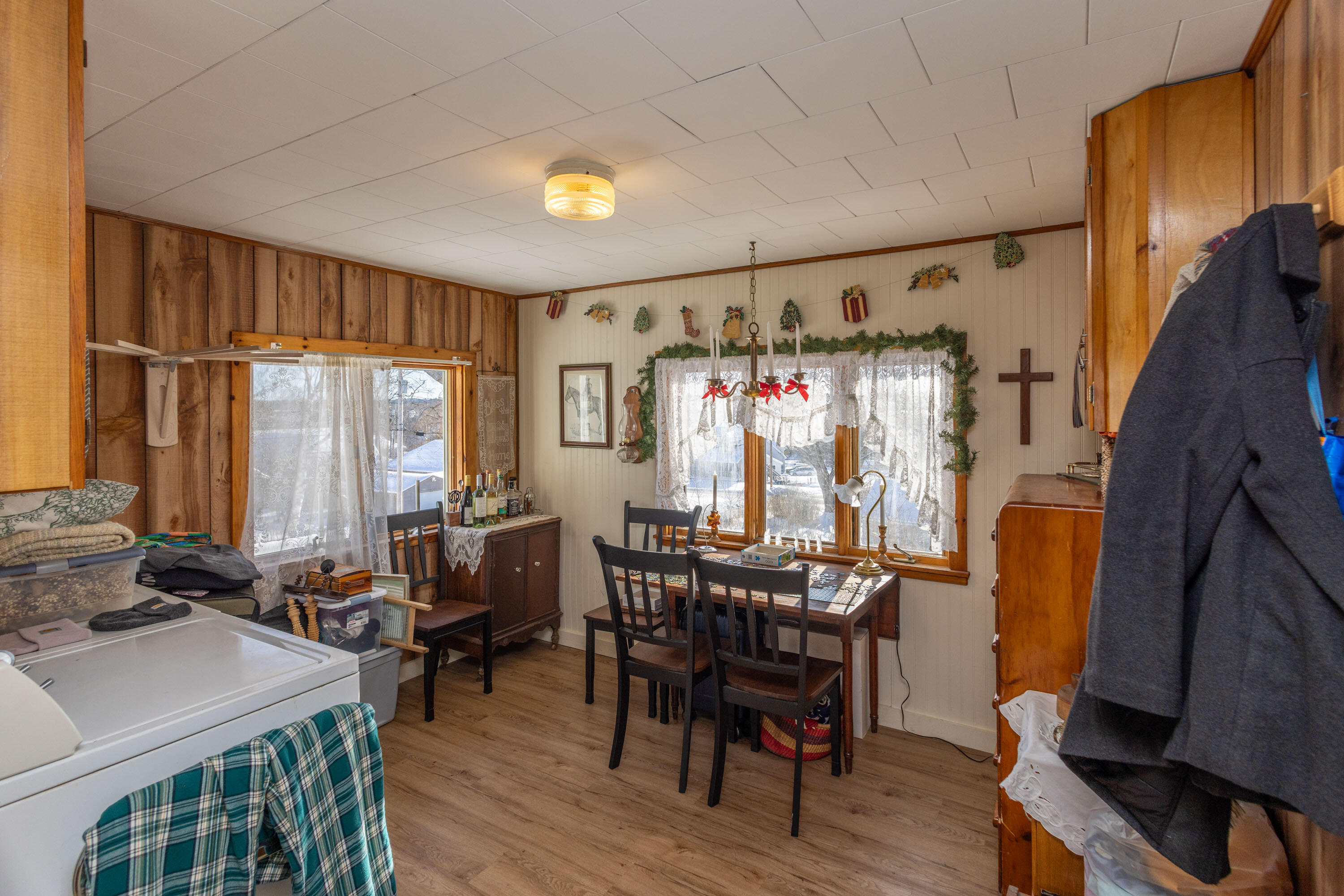 27 Lawrence Avenue Thomaston ME 04861