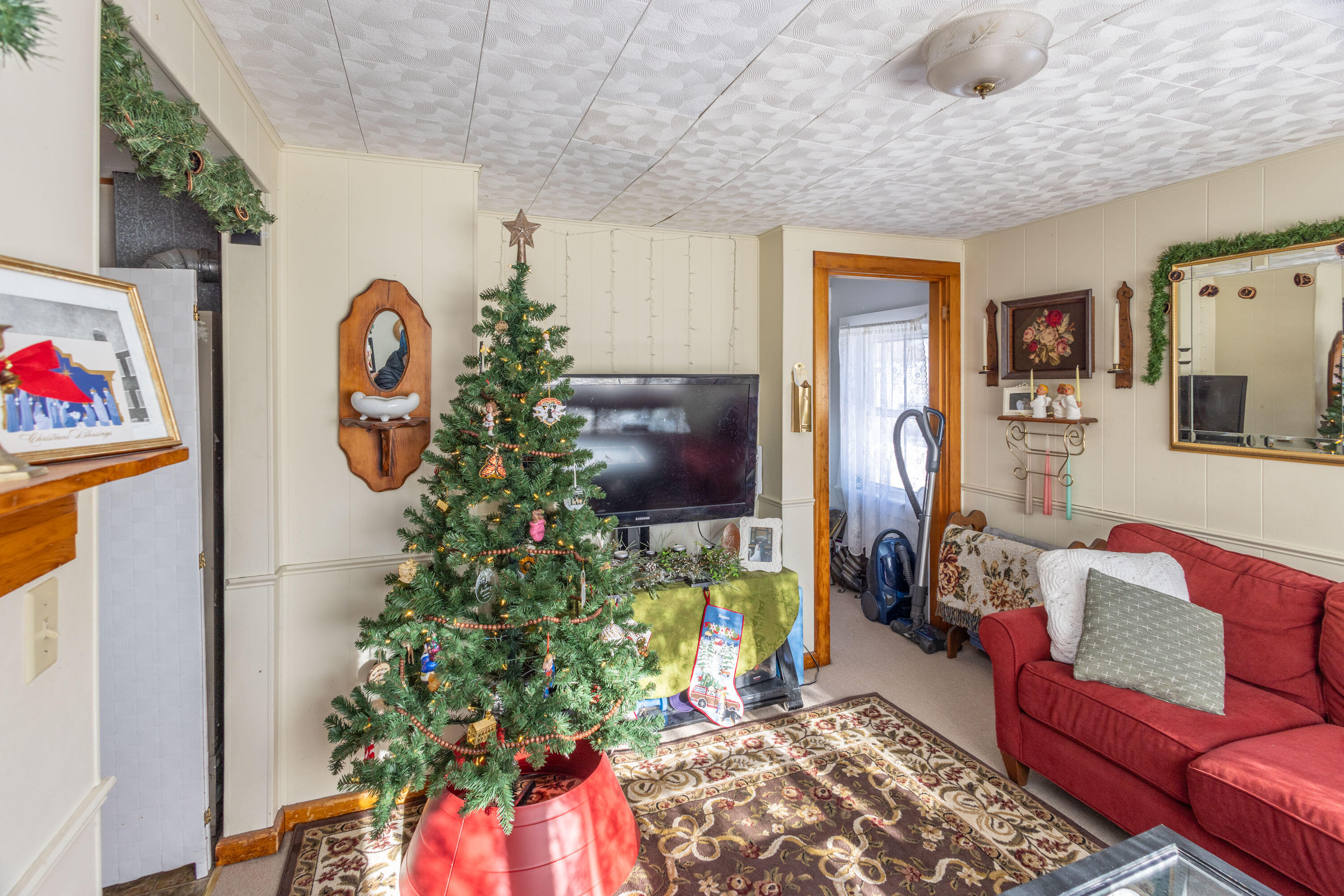 27 Lawrence Avenue Thomaston ME 04861