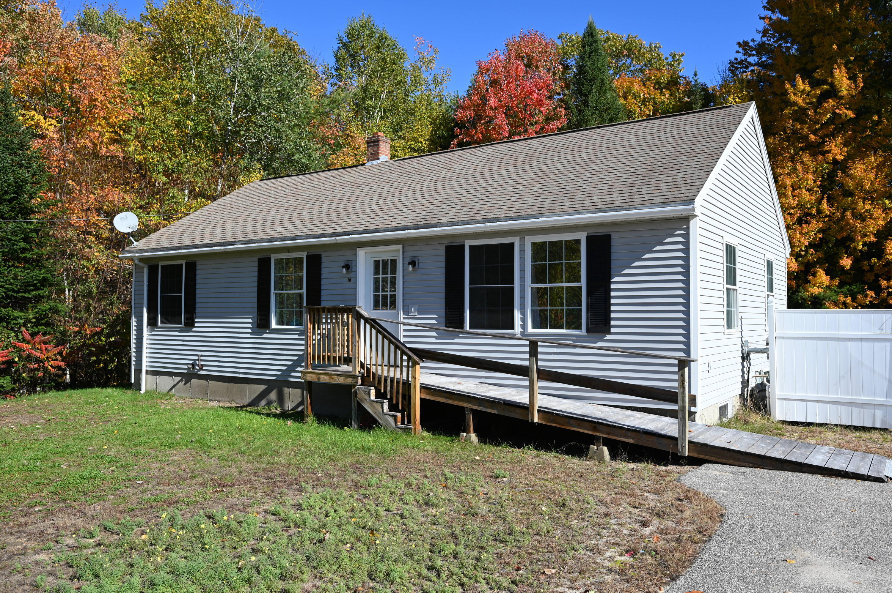 16 Easy Street Standish ME 04084