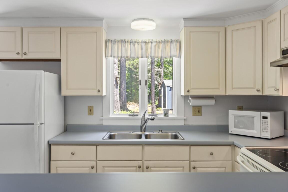 42 Wawenock Trail Boothbay Harbor ME 04538