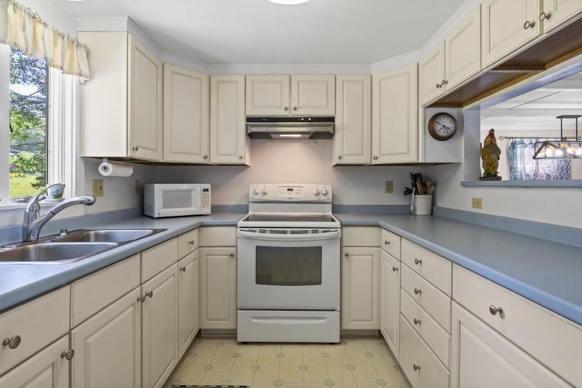 42 Wawenock Trail Boothbay Harbor ME 04538