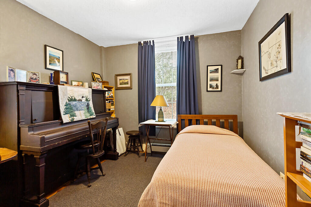 2 Warren Street Hallowell ME 04347