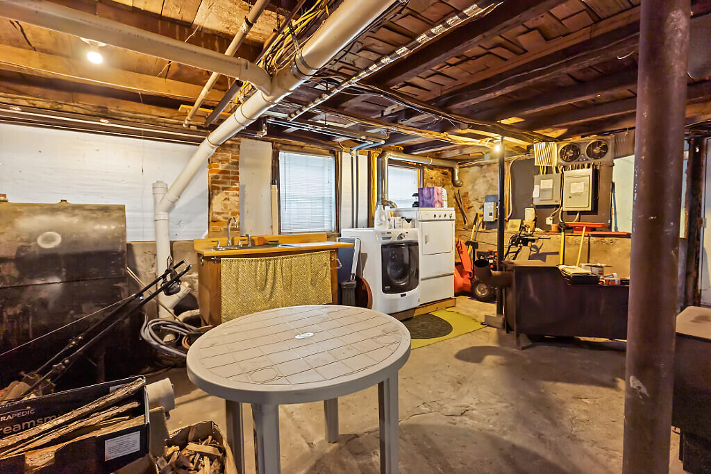 2 Warren Street Hallowell ME 04347
