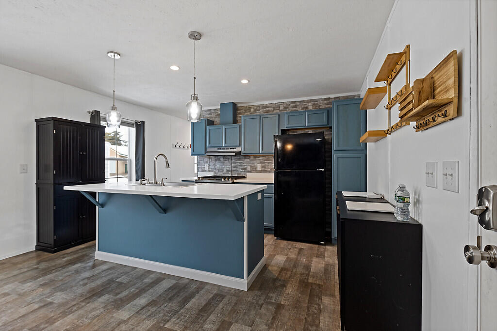 5 Holiday Lane Standish ME 04084