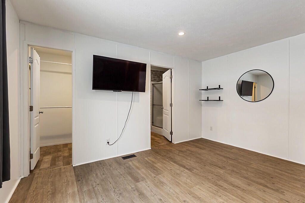 5 Holiday Lane Standish ME 04084