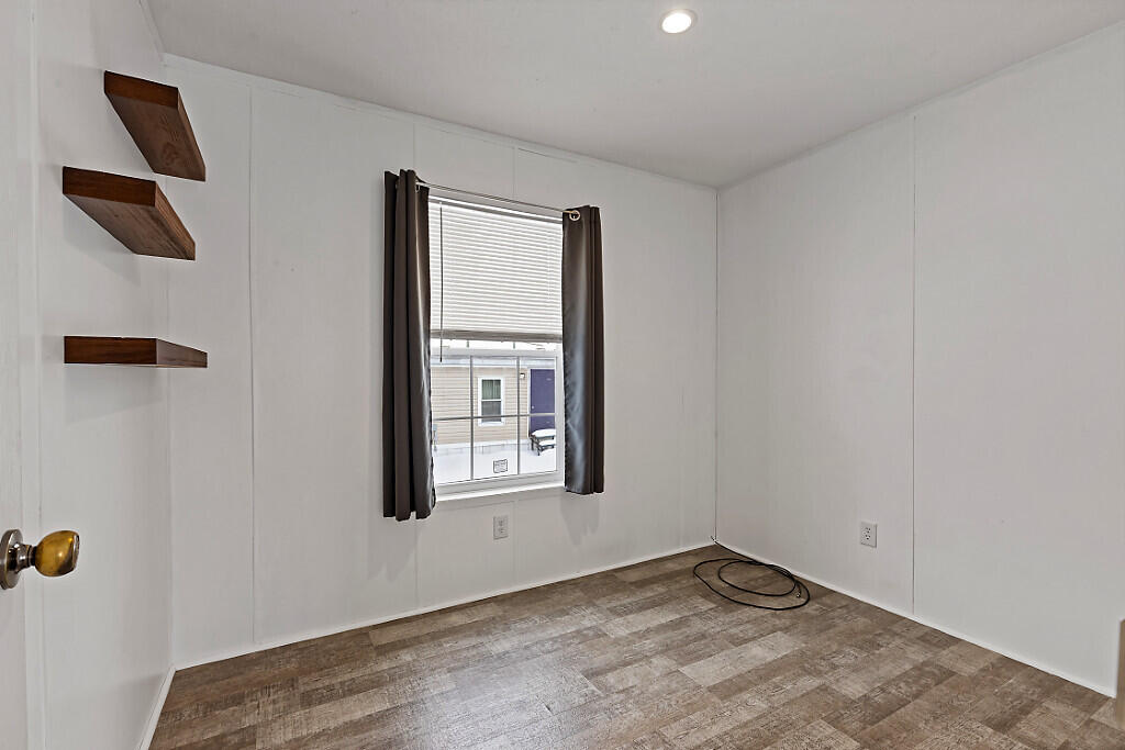 5 Holiday Lane Standish ME 04084