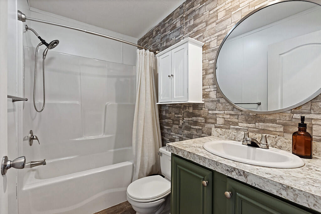 5 Holiday Lane Standish ME 04084