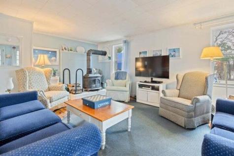 18 Scenic View Drive Naples ME 04055