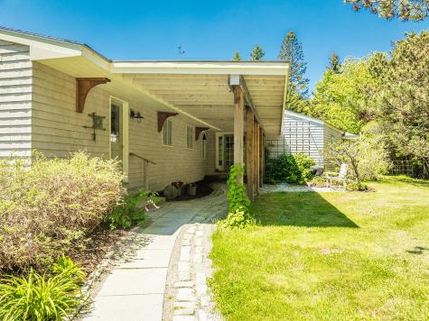22 Hope Lane Brooklin ME 04616