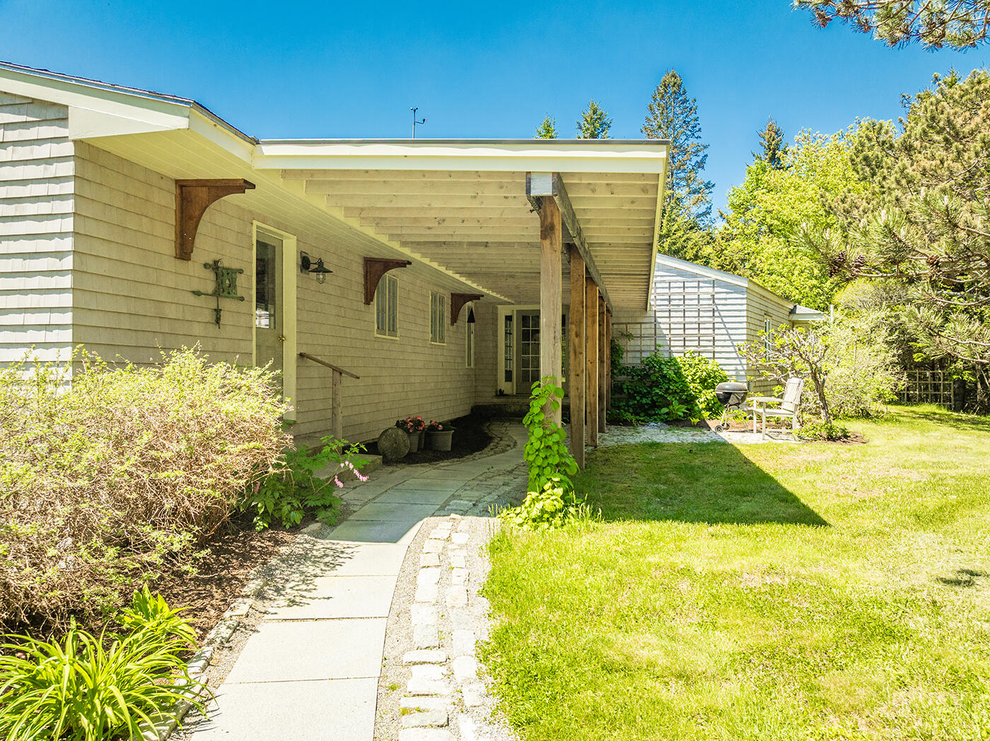 22 Hope Lane Brooklin ME 04616