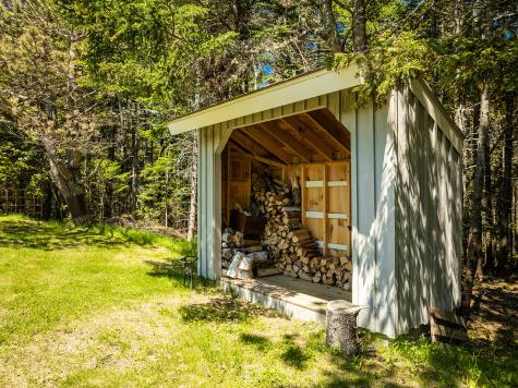 22 Hope Lane Brooklin ME 04616