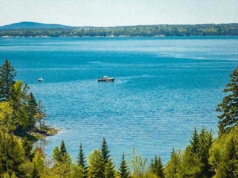 22 Hope Lane Brooklin ME 04616